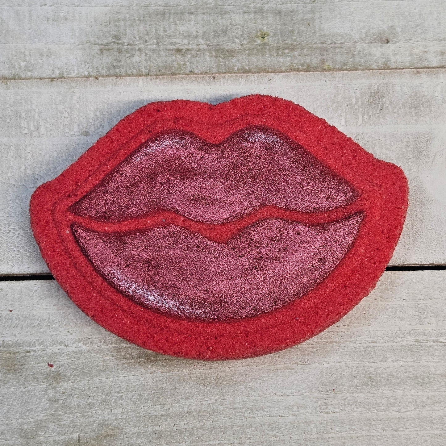 Pucker Up Bath Bomb